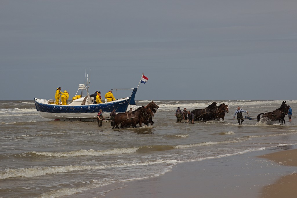 KNRM Koninklijke Nederlandse Redding Maatschappij hdr sar reddingsboot lifeguard scheepvaart zeevaart koopvaardij marine